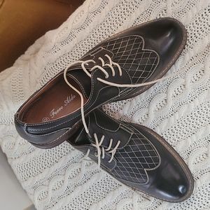 Men's black oxford with white stiching